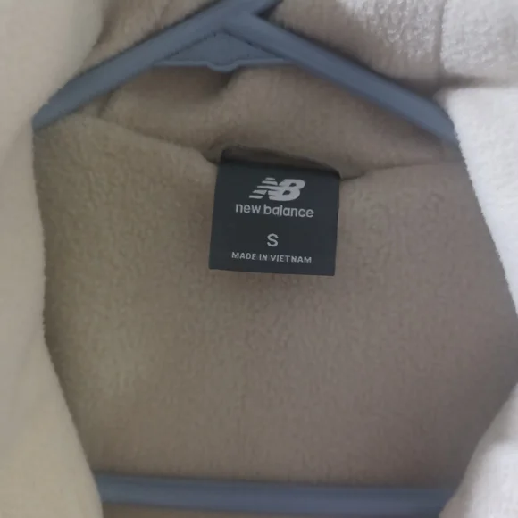 New Balance Windbreaker With Fleece Lining - Picture 2 of 5